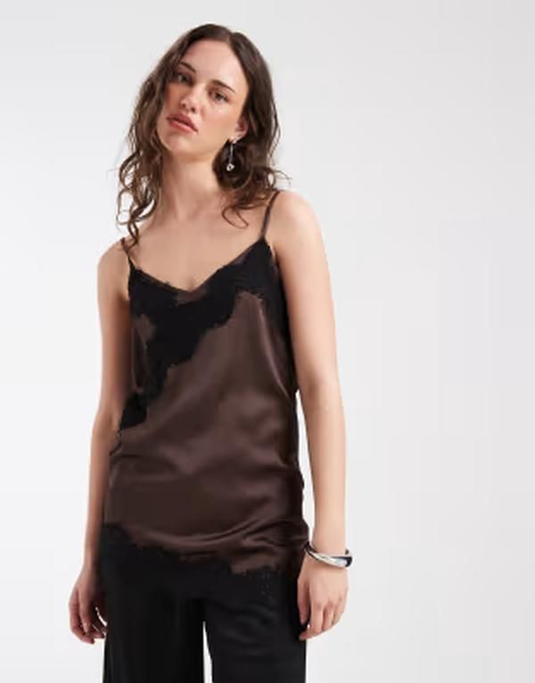 ピーシーズ レディース トップス ベスト アシンメトリー レーストリム サテン レース PIECES asymmetric lace trim satin cami top in chocolate Hot Fudge Black ブラック