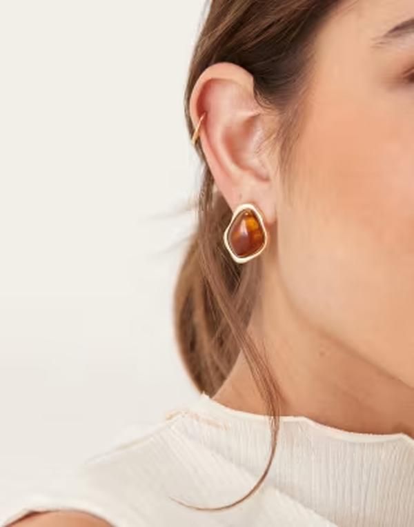 デザインビーロンドン レディース アクセサリー ピアス・イヤリング DesignB London resin set stone stud earrings in amber gold tone GOLD ゴールド