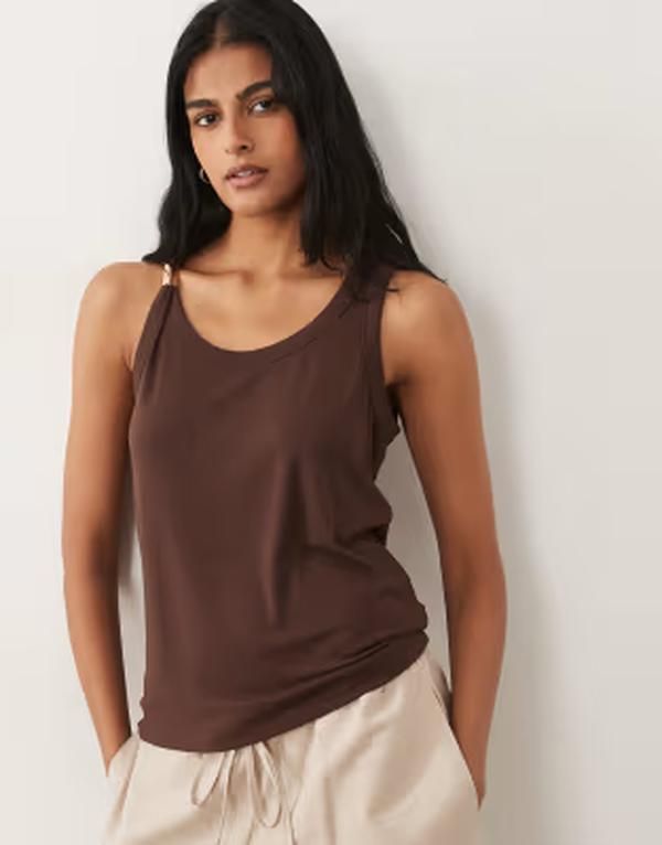 ジェイディーワイ レディース トップス Tシャツ JDY buckle detail top in chocolate BROWN ブラウン