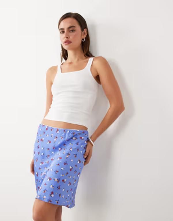 マンゴ レディース ボトムスカート ひざ丈 フラワー柄 プリント フラワー Mango starring Hailey Bieber knee length skirt floral print BLUE ブルー