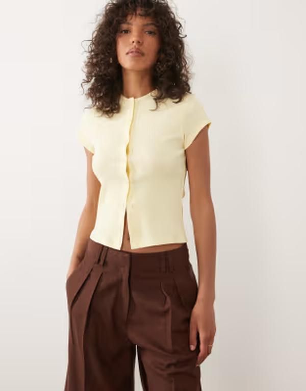 ミスセルフフリッジ レディース トップス シャツ リブ Misselfridge short sleeve ribbed button up top in yellow イエロー