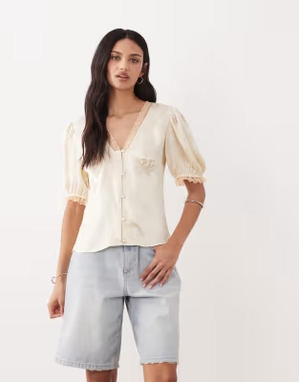 ミスセルフフリッジ レディース トップス シャツ レーストリム サテン レース Misselfridge satin lace trim tea top in cream クリーム