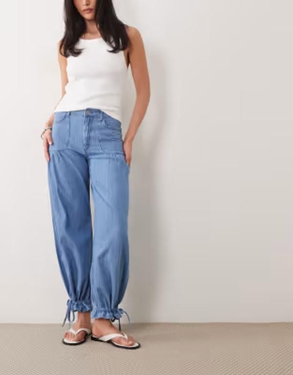 ミスセルフフリッジ レディース ボトムス デニムパンツ ジーンズ Misselfridge balloon cuffed jeans in mid blue wash LIGHT WASH ブルー