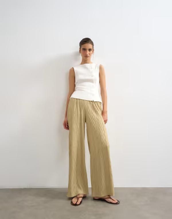 トップショップ レディース ボトムス カジュアルパンツ ワイドレッグ ジャージー Topshop crinkled jersey wide leg pants Khaki カーキ