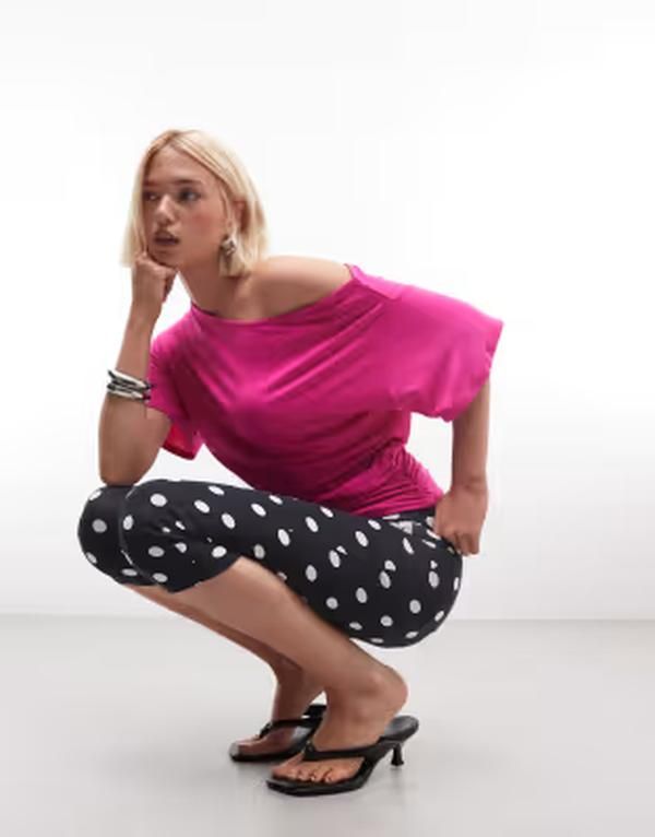 コルージョン レディース トップス Tシャツ COLLUSION off shoulder drapey top in bright pink ピンク