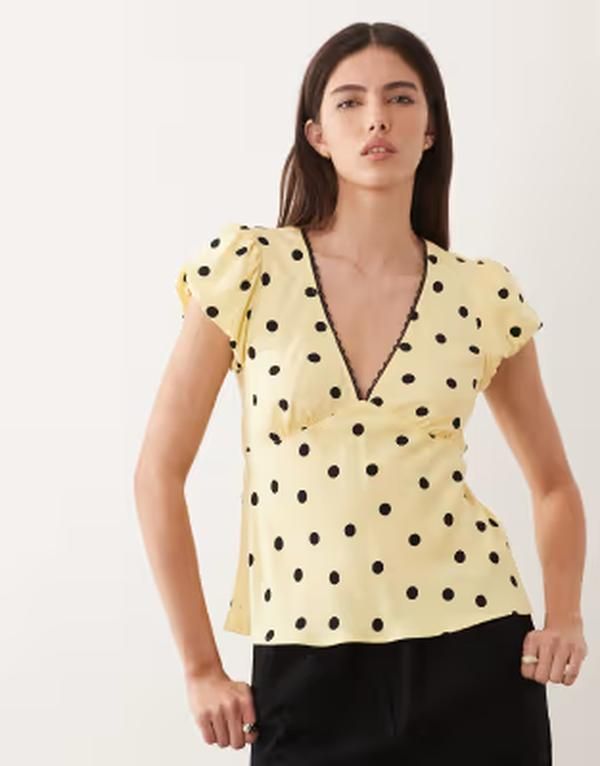 ノーバディーズ チャイルド レディース トップス シャツ ドット柄 Vネック ドット プリント キャップ Nobodys Child Minnie vneck cap sleeve top in yellow polka dot print Yellow イエ