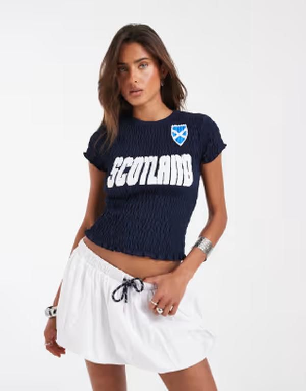 エイソス レディース トップス Tシャツ グラフィック ASOS DESIGN shirred baby tee with Scotland soccer graphic NAVY ネイビー 11,294円