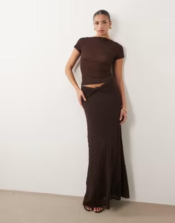 エイソス レディース ボトムスカート フリル マキシ ASOS DESIGN textured ruffle maxi skirt with slit set in chcocolate BROWN ブラウン