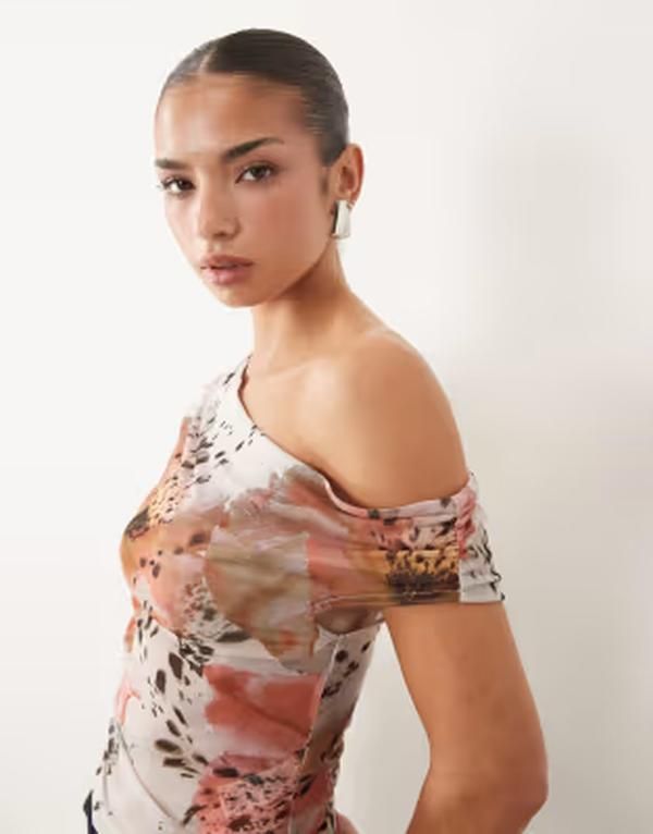 エイソス レディース トップス シャツ アシンメトリー フラワー柄 ギャザー メッシュ シアー フラワー ASOS DESIGN sheer mesh ruched off shoulder asymmetric top in spotted floral S