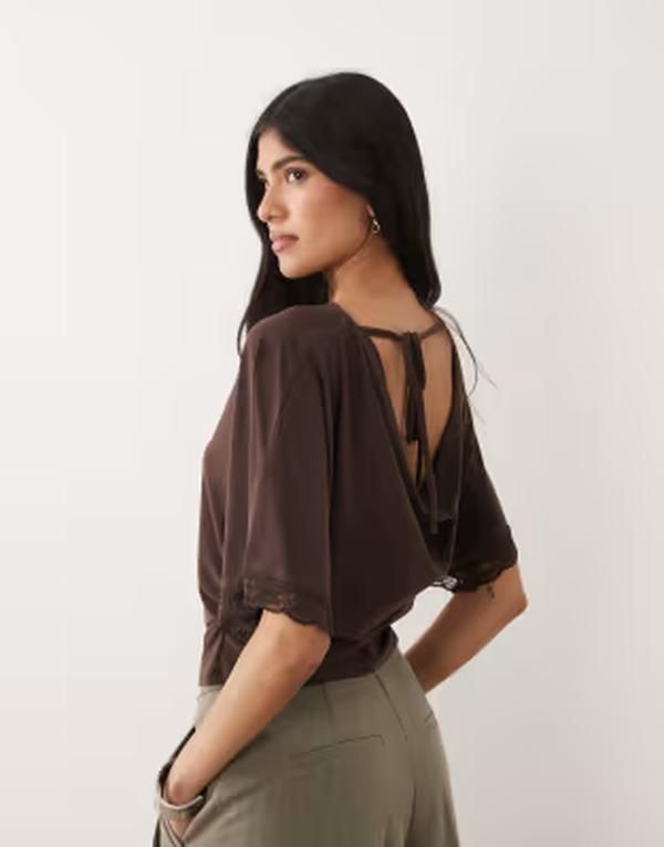 ミスセルフフリッジ レディース トップス シャツ ウエストマーク レーストリム レース Misselfridge cinched waist cowl back top with lace trim in chocolate BROWN ブラウン