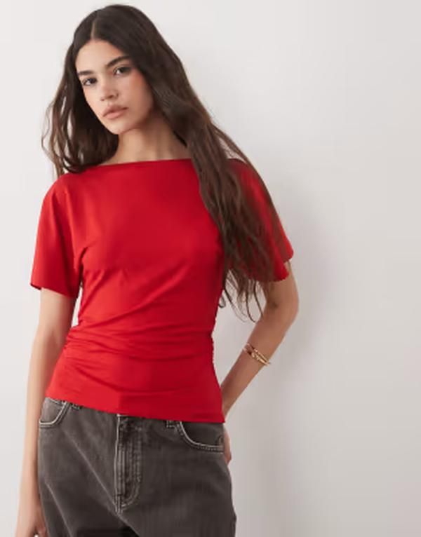 エイソス レディース トップス Tシャツ ASOS DESIGN cinch waist angle sleeve tee with v back detail RED レッド