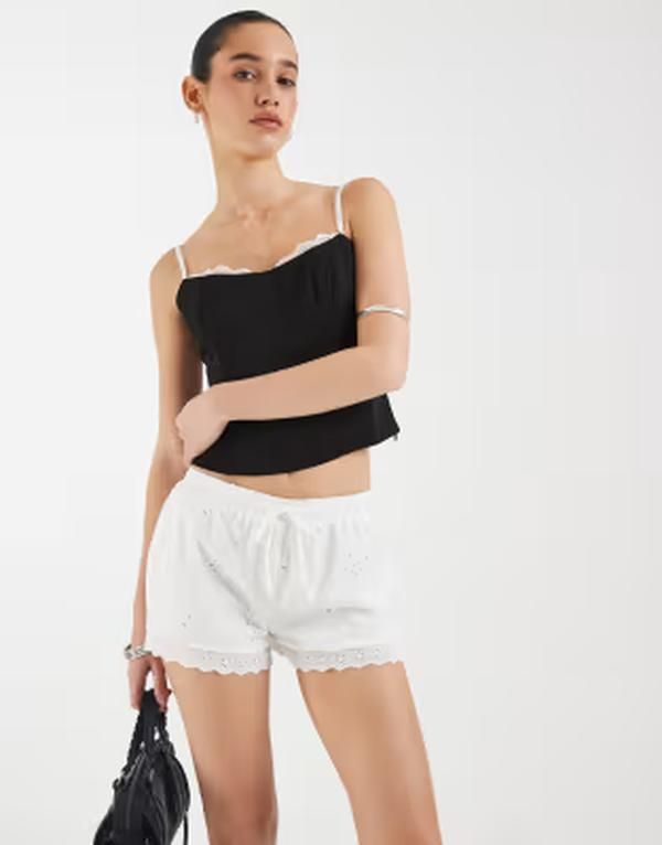 モーテル レディース ボトムス ハーフパンツ・ショーツ ショートパンツ Motel Judy boxer broderie shorts WHITE ホワイト