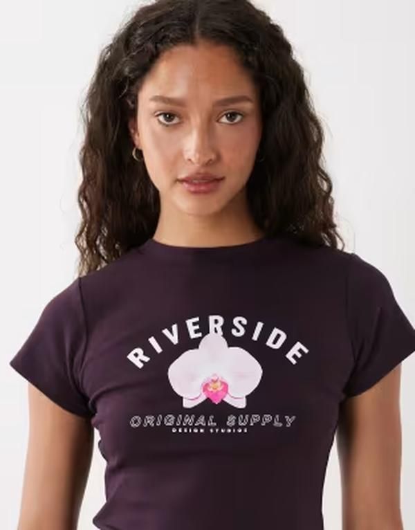コットンオン レディース トップス Tシャツ グラフィック Cotton graphic baby tee in dark mulberry DARK MULBERRY