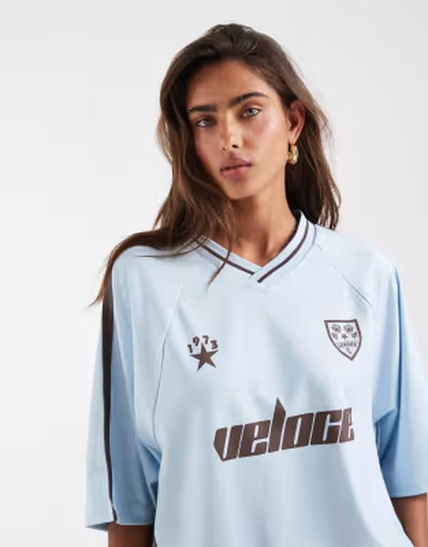 エイソス レディース トップス Tシャツ Vネック グラフィック ASOS DESIGN oversized v neck soccer Tshirt with graphic in baby blue and chocolate BLUE ブルー
