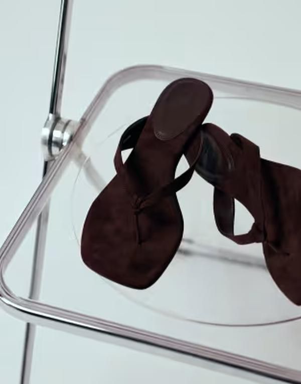 エイソス レディース シューズ サンダル スエード ヒール ASOS DESIGN Wide Fit Havana toe thong kitten heel sandals in chocolate suedette Chocolate チョコレート