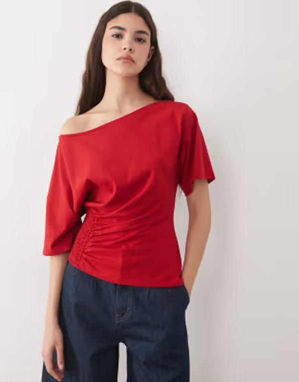 エイソス レディース トップス Tシャツ アシンメトリー ASOS DESIGN shirred cinch waist off the shoulder asymmetric tee RED レッド 11,005円