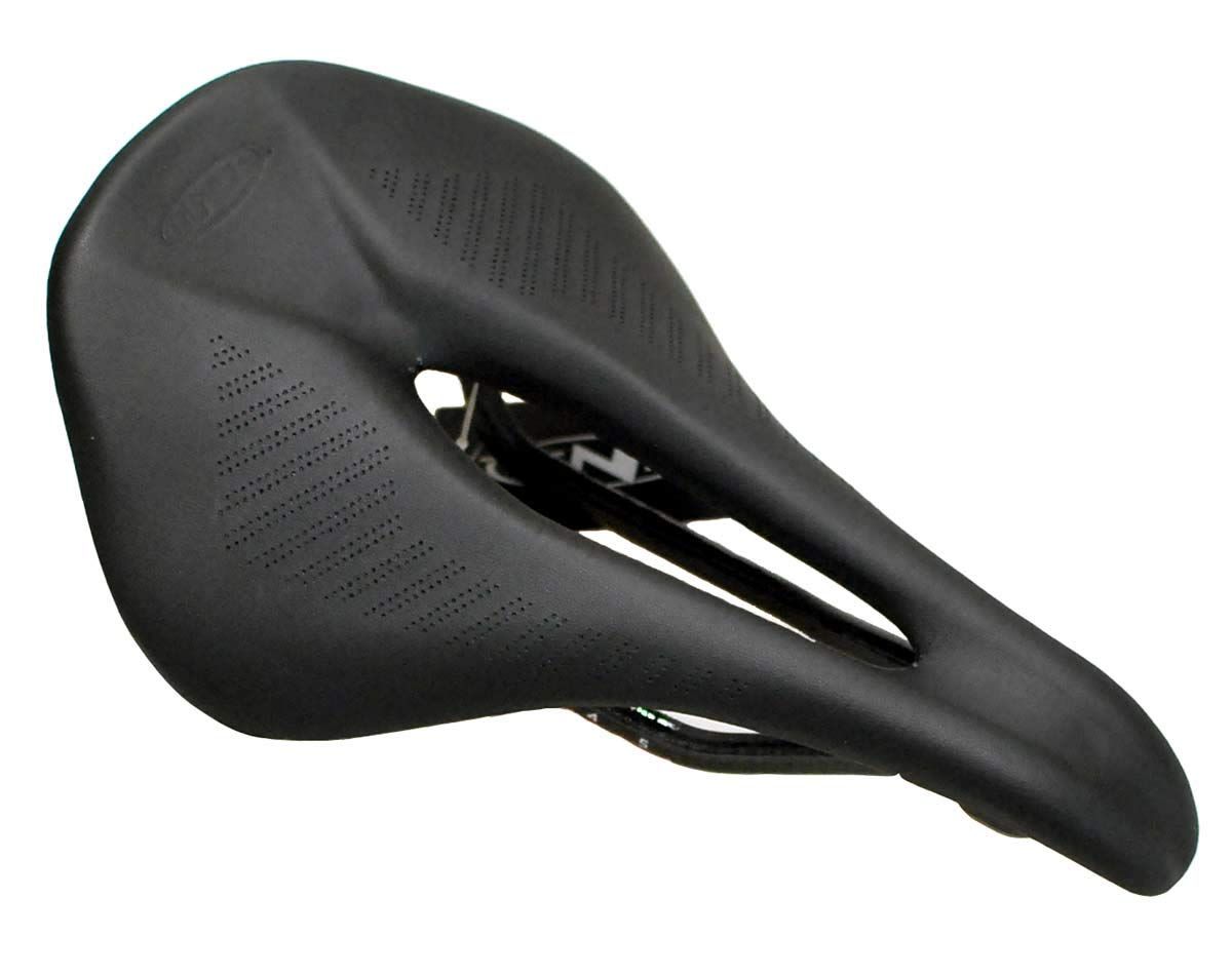 新品 TNI LiteFly カーボンサドル ショートノーズ 2634025