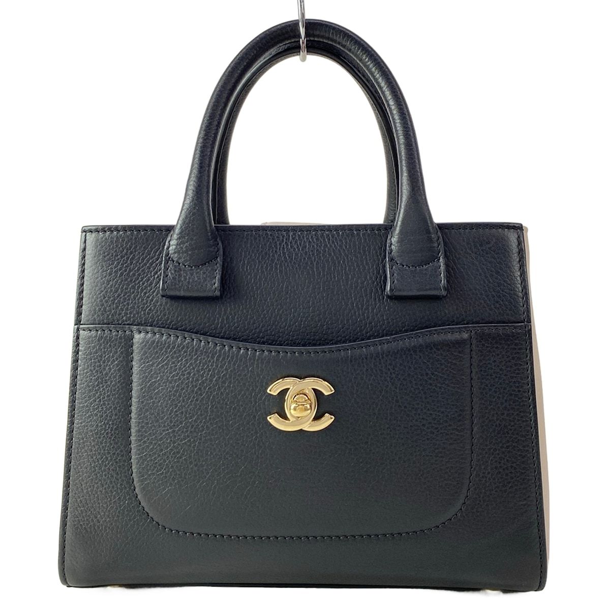 CHANEL(シャネル) ハンドバッグ ネオエグゼクティブスモールショッピング A69929 黒×白 ゴールド金具