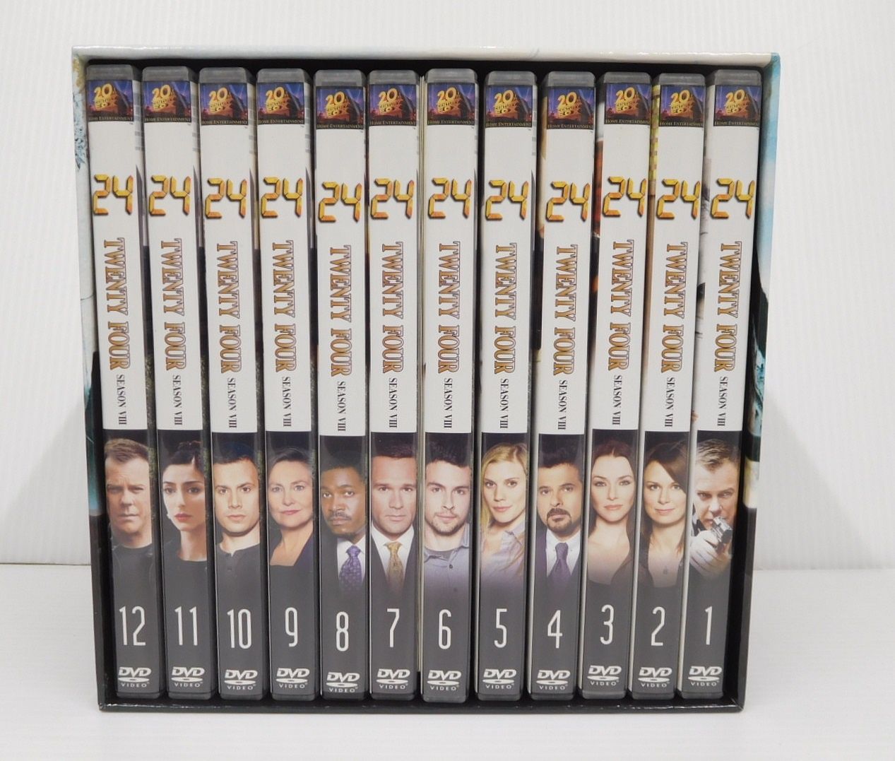 24 DVD 全8シーズン+レガシー、他 Amazon.co.jp: 24 -TWENTY FOUR- レガシー (SEASONS ブルーレイ