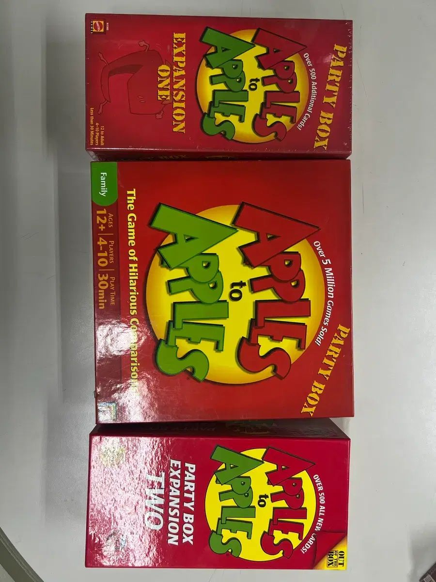 ボードゲーム Apple to Apple 出品
