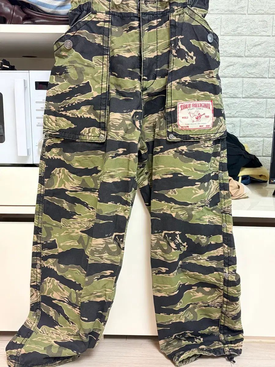 トゥルーレリジョン カモフラ カーゴ パンツ S サイズ