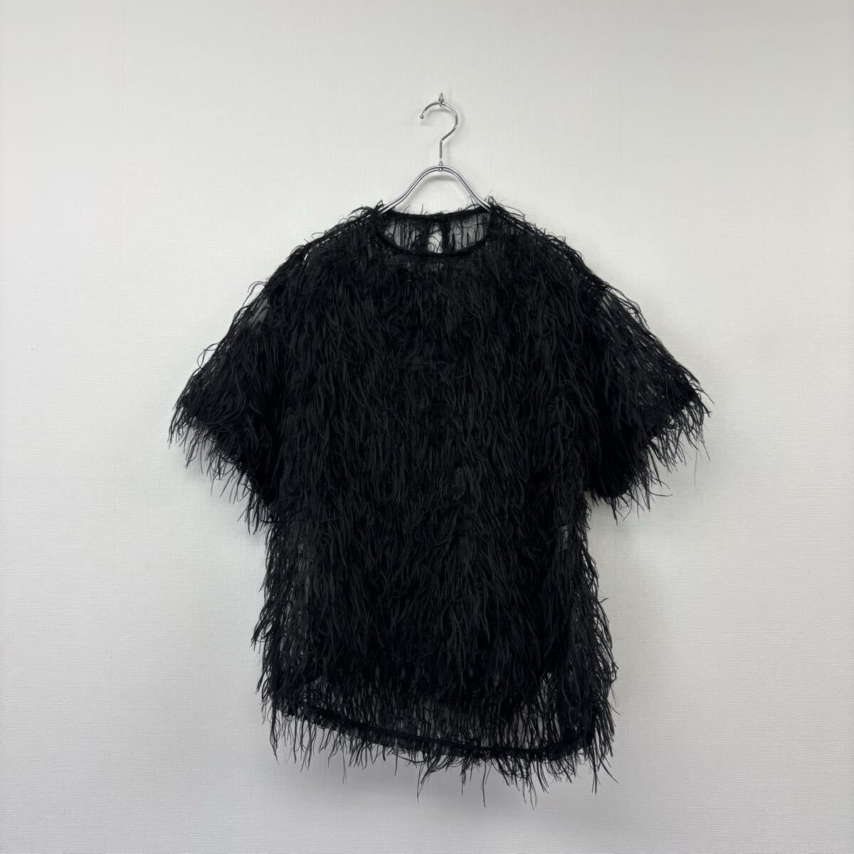 良品 cygne シーニュ フェザートップス Moni BLACK ブラック サイズ FREE 805-0100 / 羽のように軽やかに纏うエフォートレスな一着。