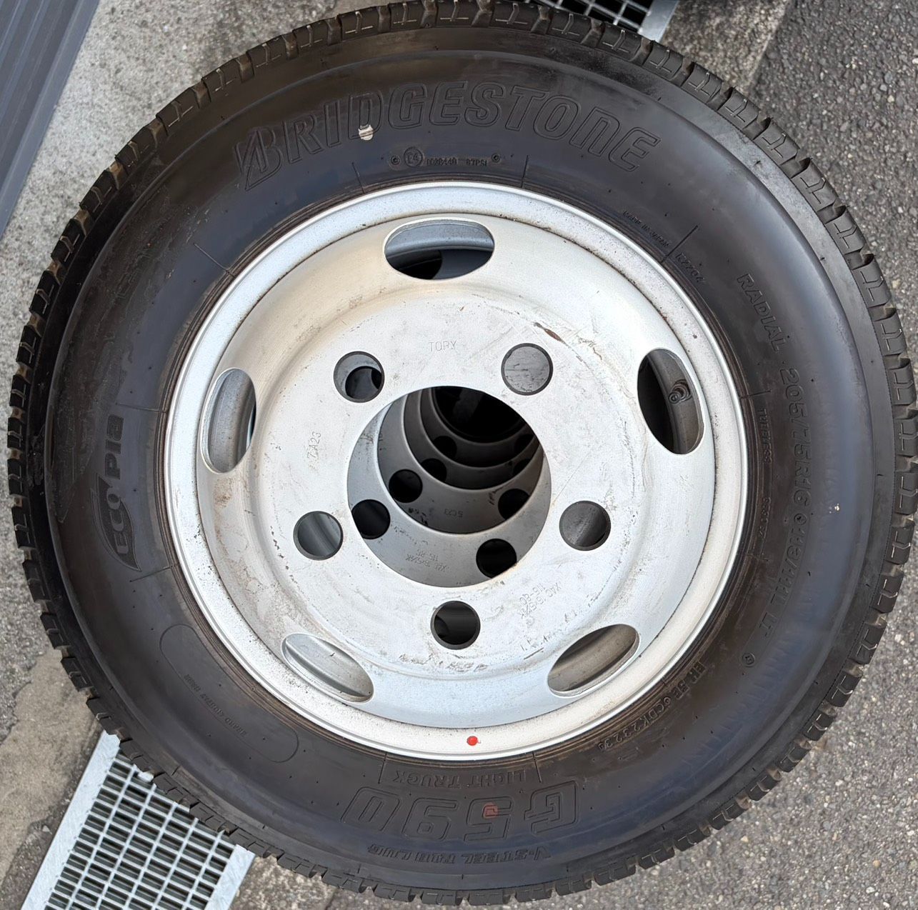 おそらく未使用品　2023年製 ブリヂストン　BRIDGESTONE G590 205/75R16 113/111L LT　TOPY XAC 16×5.5K 115-8C 1本 h_2067