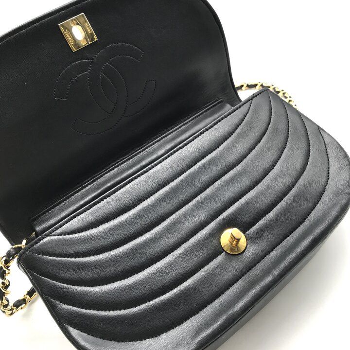 良品 CHANEL シャネル ココマーク ラムスキン ハーフムーン ターン 