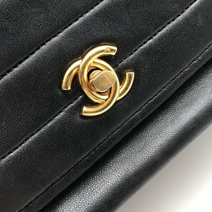 良品 CHANEL シャネル ココマーク ラムスキン ハーフムーン ターン