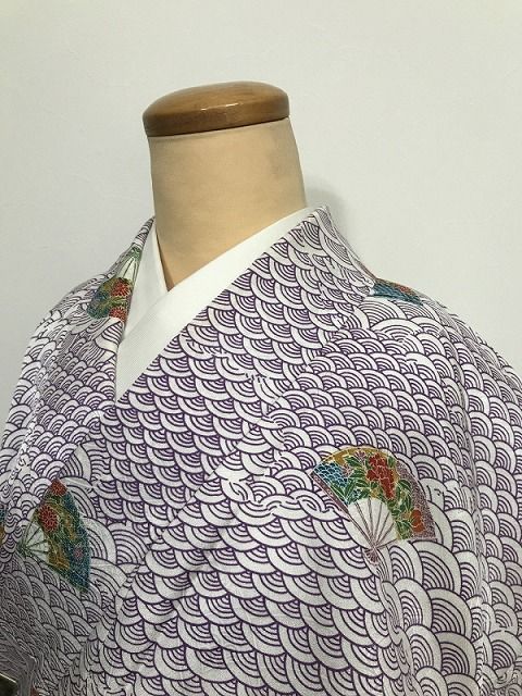 【中古】Mサイズ 小紋 化繊 白地に青海波模様 4,250円
