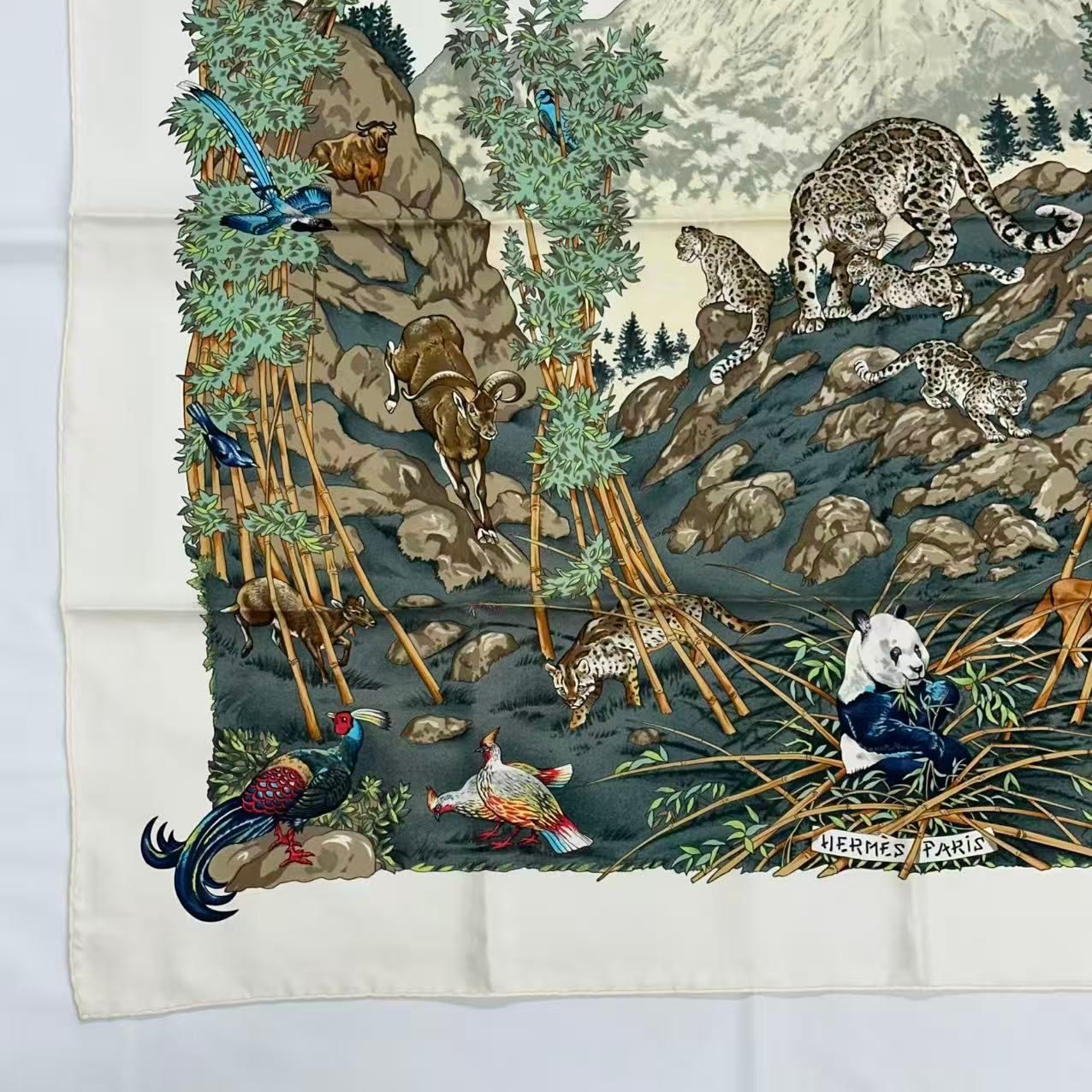 HERMES エルメス カレ90 シルク スカーフ SICHUAN 四川省 動物柄