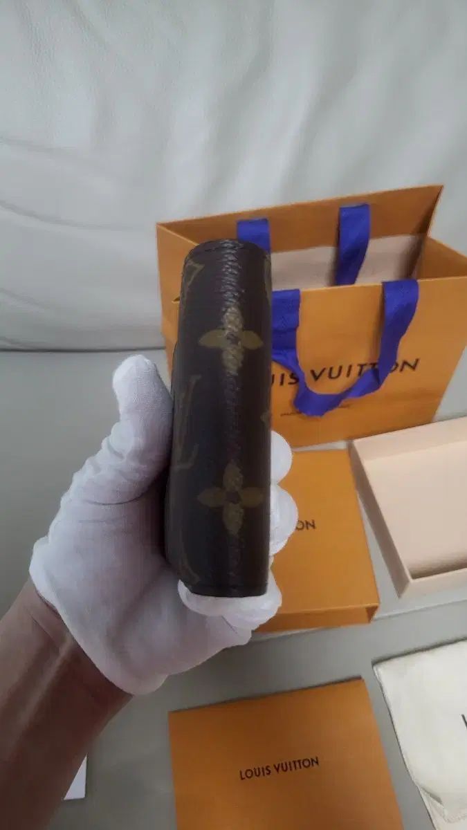 M60895 ルイヴィトン モノグラム 二つ折り財布