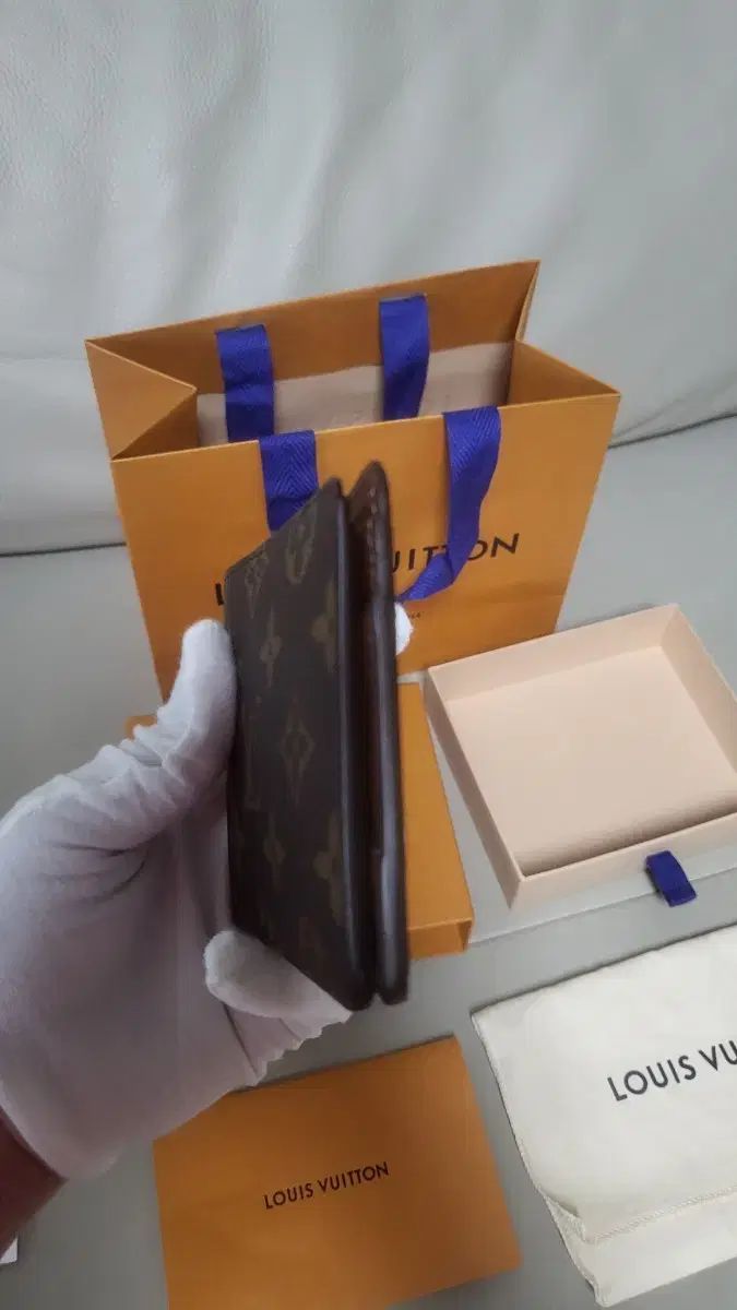 M60895 ルイヴィトン モノグラム 二つ折り財布