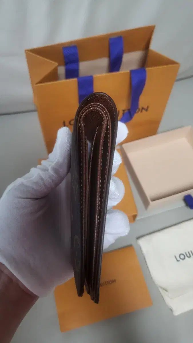 M60895 ルイヴィトン モノグラム 二つ折り財布