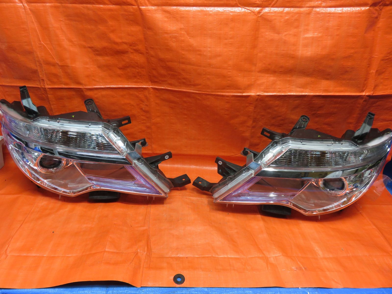 LF258* 点灯OK 日産 セレナ HFC26/後期 ヘッドライト LED ヘッドランプ 左右 /純正 KOITO 100-23683 打刻:T /C26 NC26 FC26 HC26 ※小傷