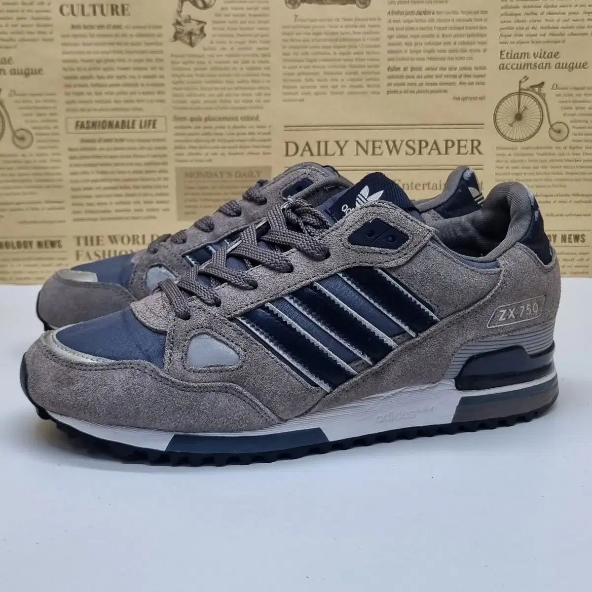 アディダス ZX750 レディーススニーカー 23.5センチ