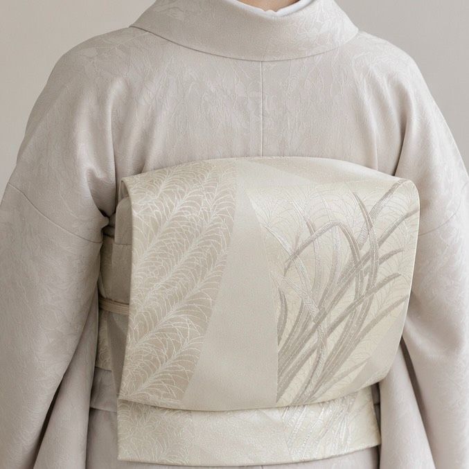 #K040 袋帯 六通 草文 幾何学模様 練色 フォーマル 銀糸 和装 和服 着物