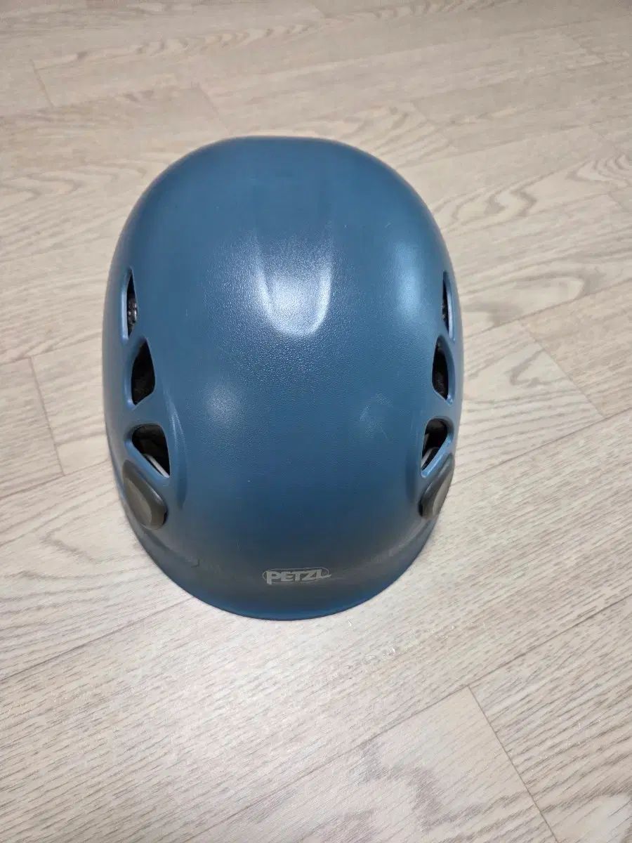 ロッククライミング用ヘルメット