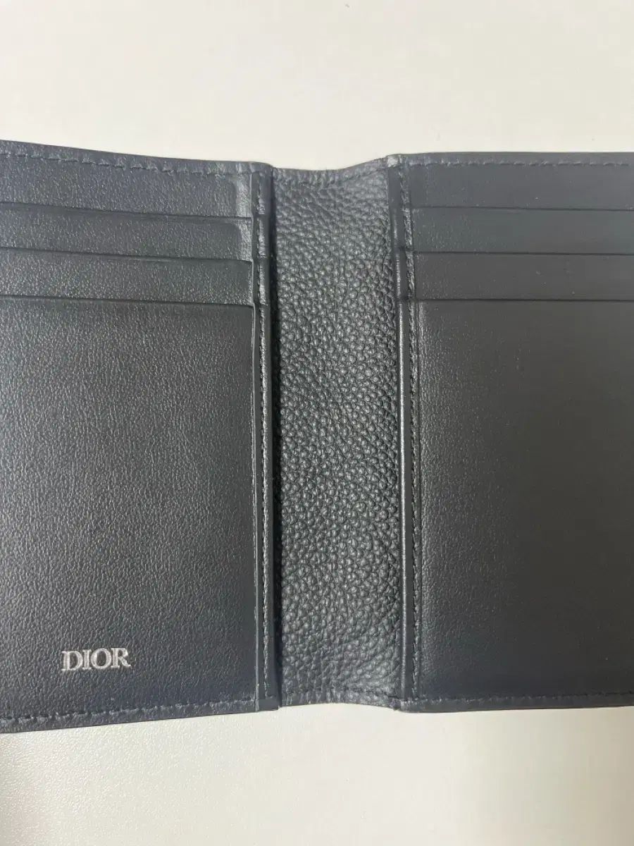 ディオール バーティカル バイフォールド カードホルダー 61,032円