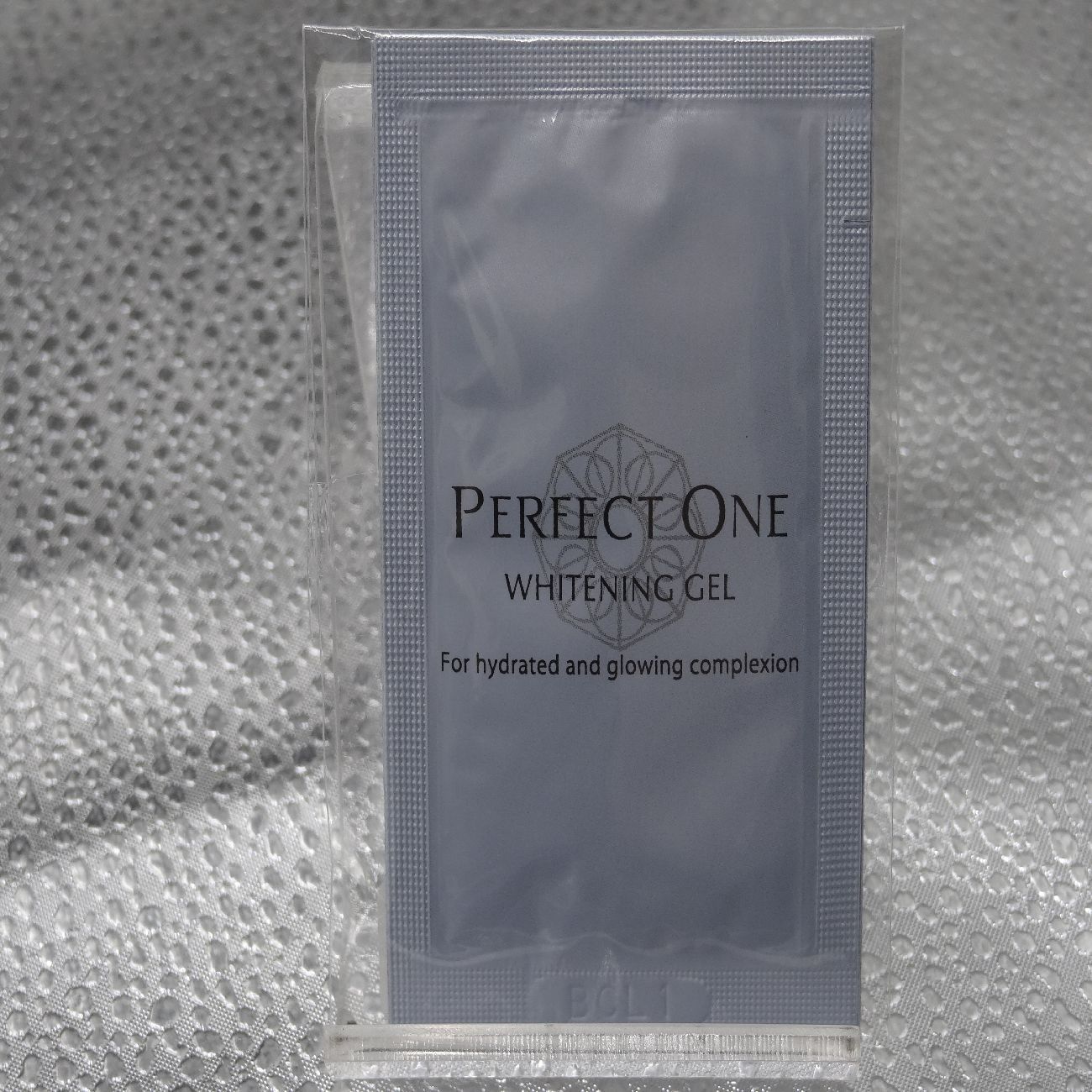 新品未開封 パーフェクトワン 薬用ホワイトニングジェル 75g×4個 新