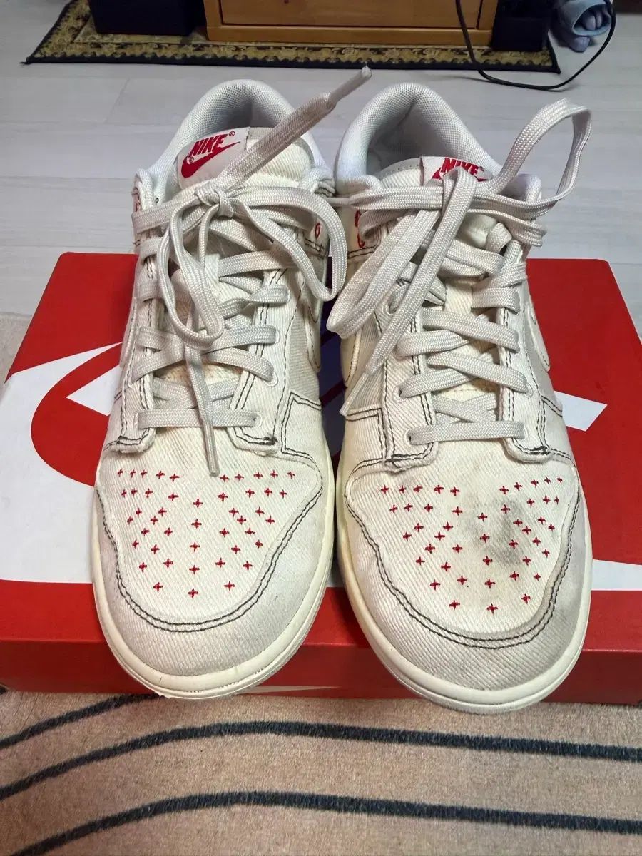 280 NIKE ダンク ロー ベージュ レッド