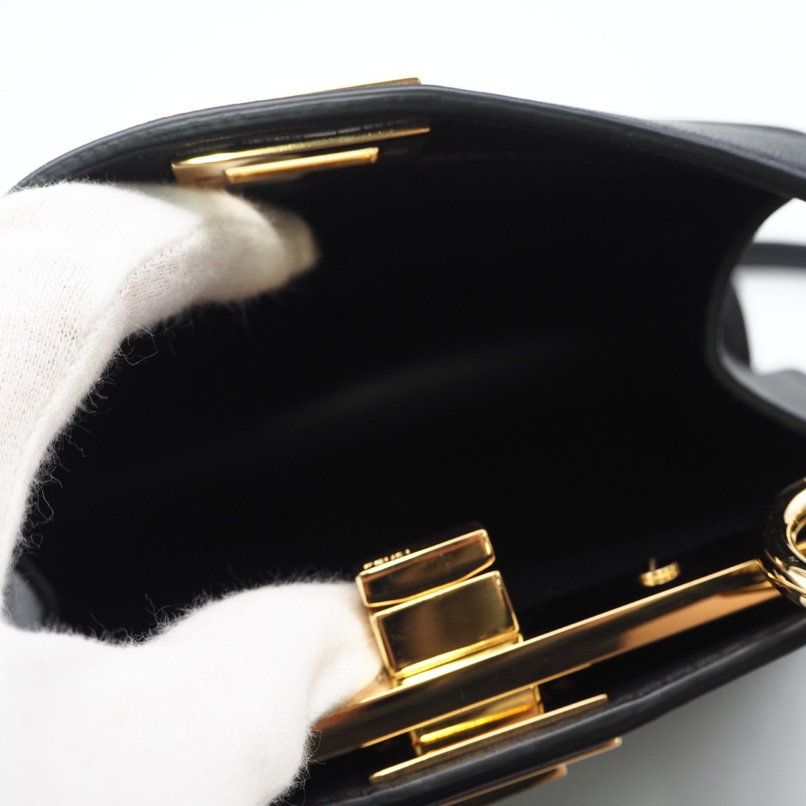 ★3日以内返品可★ 極美品 FENDI フェンディ カーフレザー ピーカブー アイシーユー ミニ 8BN335 2wayハンドバッグ ブラック ラムスキン レディース ★3日以内返品可★ 極美品 FENDI フェンディ カーフレザー ピーカブー アイシーユー ミニ 8BN335 2wayハンドバッグ ブラック ラムスキン レディース