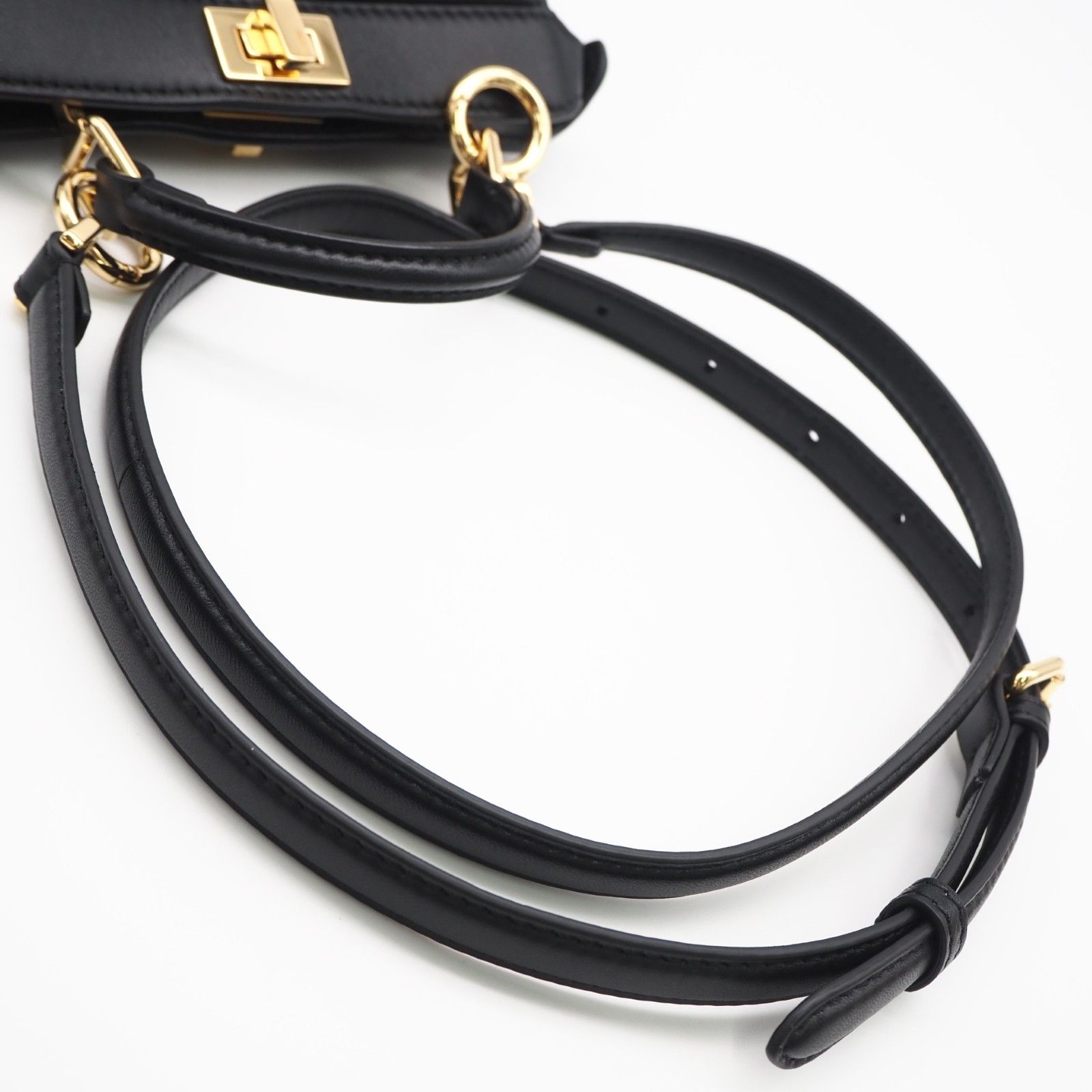 ★3日以内返品可★ 極美品 FENDI フェンディ カーフレザー ピーカブー アイシーユー ミニ 8BN335 2wayハンドバッグ ブラック ラムスキン レディース ★3日以内返品可★ 極美品 FENDI フェンディ カーフレザー ピーカブー アイシーユー ミニ 8BN335 2wayハンドバッグ ブラック ラムスキン レディース