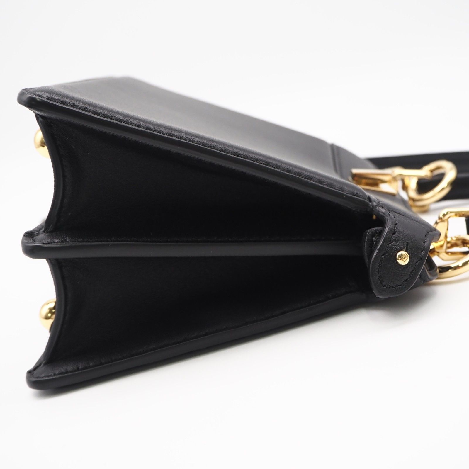 ★3日以内返品可★ 極美品 FENDI フェンディ カーフレザー ピーカブー アイシーユー ミニ 8BN335 2wayハンドバッグ ブラック ラムスキン レディース ★3日以内返品可★ 極美品 FENDI フェンディ カーフレザー ピーカブー アイシーユー ミニ 8BN335 2wayハンドバッグ ブラック ラムスキン レディース