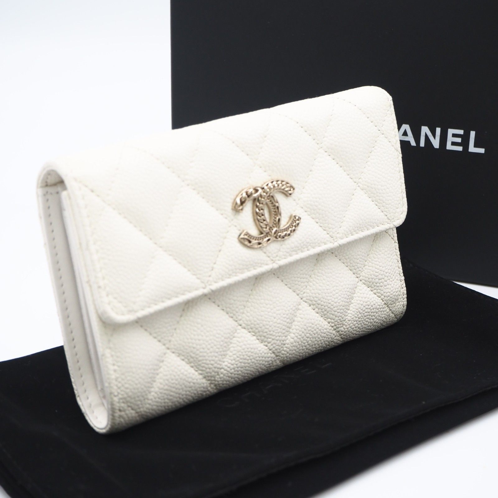 ★3日以内返品可★ 美品 CHANEL シャネル マットラッセ ミディアムウォレット AP3051 三つ折り財布 ホワイト キャビアスキン レディース