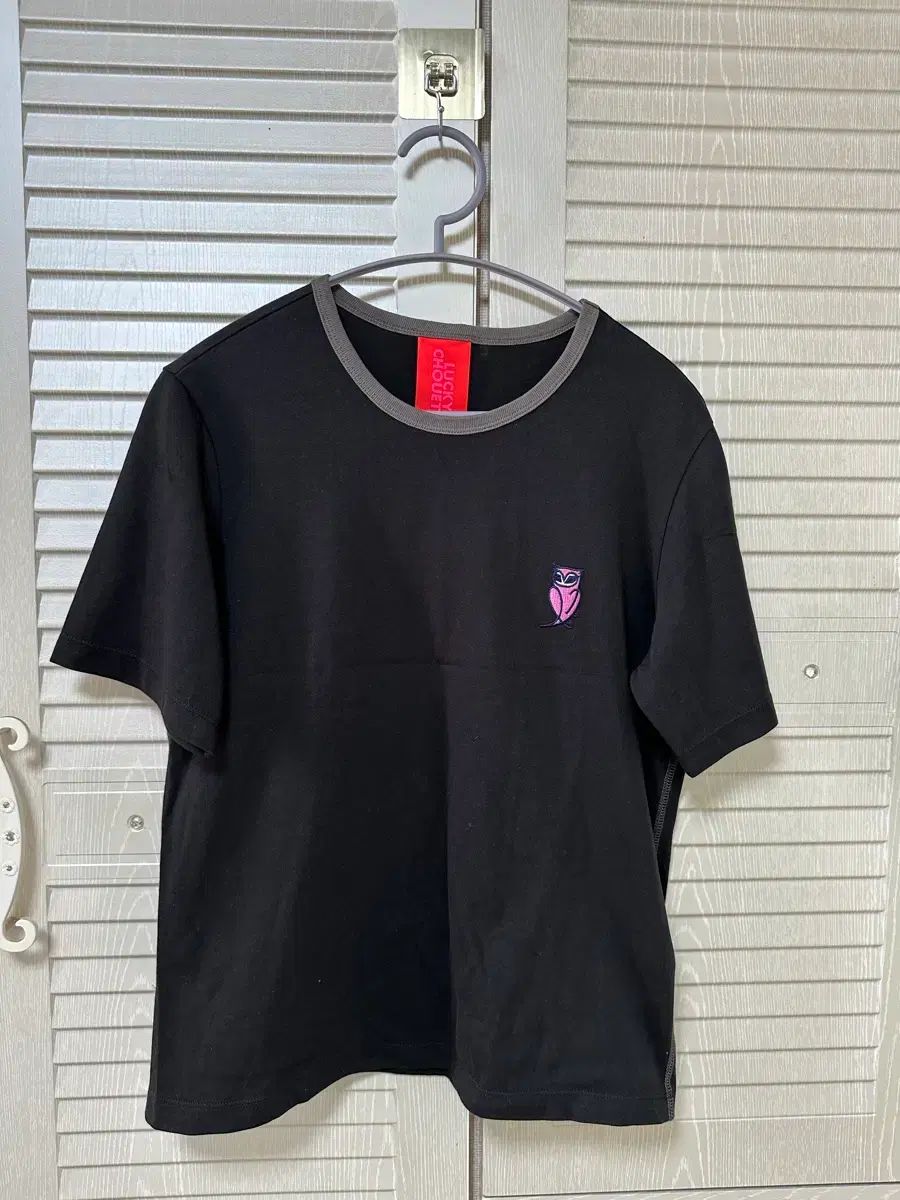 ラッキーシュエトゥ ブラック オール オウル 刺繍 半袖Tシャツ サイズ 36 (2025 02)