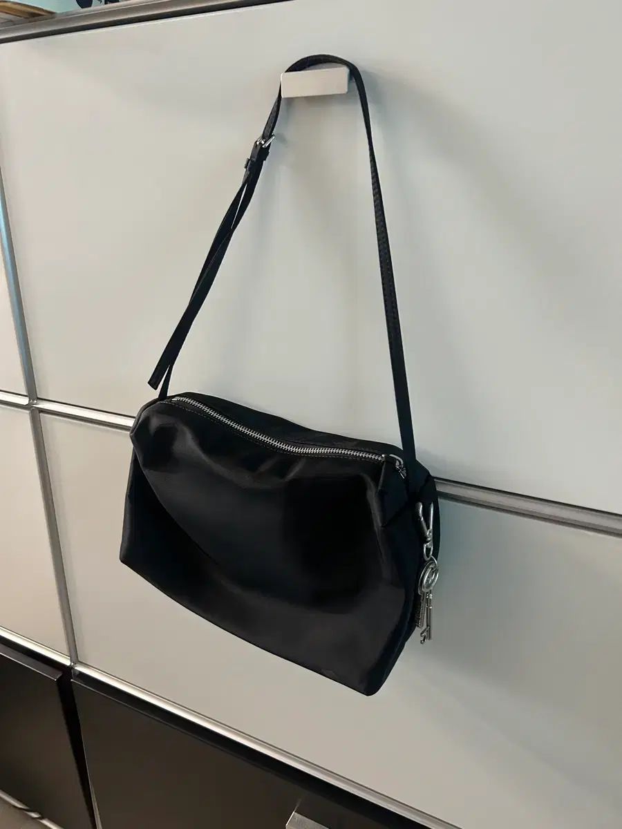 LOW CLASSIC KARA バッグ (ブラック)