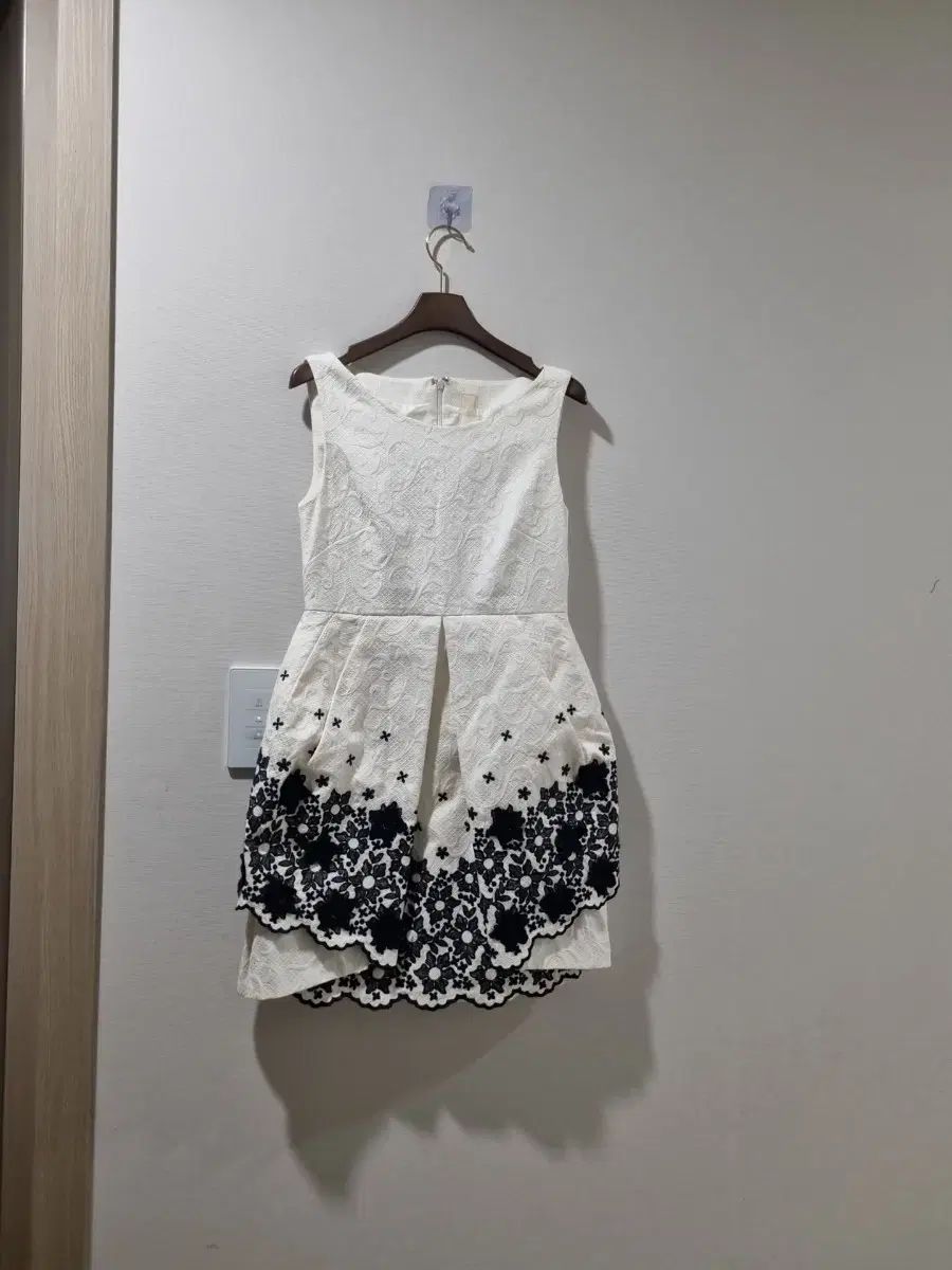 オッズセカンド 白 刺繍 ONE PIECE 55 新品