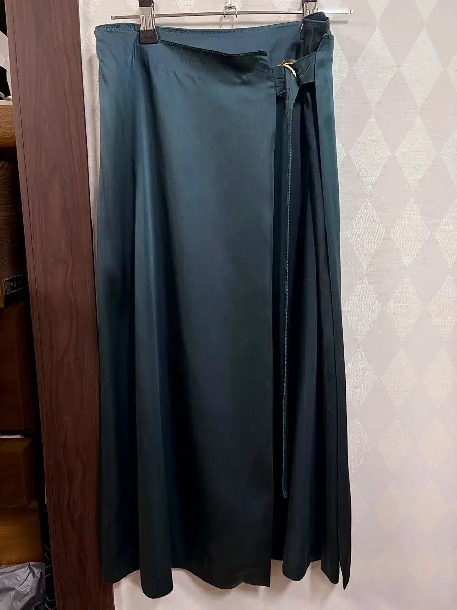 DEWL 듀エル 新 サテン ロング スカート