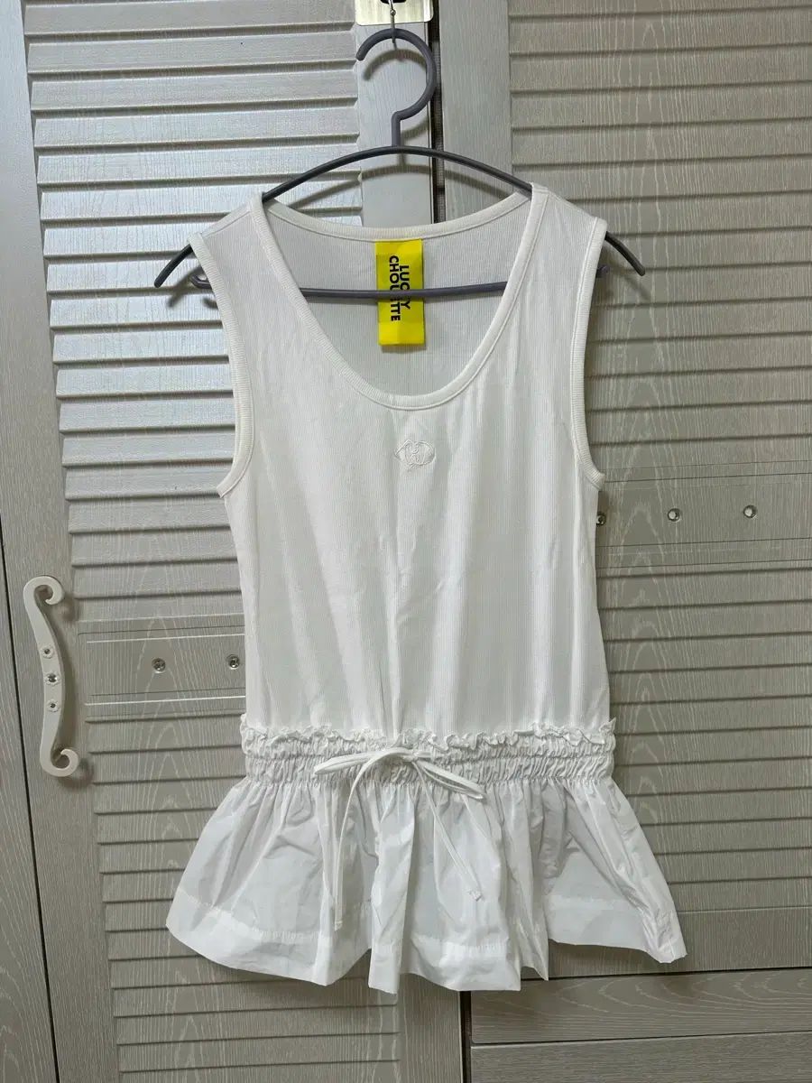 LUCKY CHOUETTE 白シャーリング ノースリーブ 36サイズ (2025 04) 5,502円